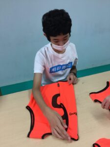 服畳み練習、お掃除で生活自立訓練をする放課後デイの子どもたち
