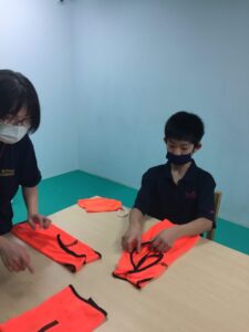 服畳み練習、お掃除で生活自立訓練をする放課後デイの子どもたち