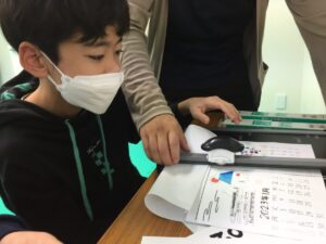 カレンダー制作療育をしている児童