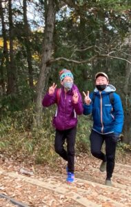 登山療育を行う児童