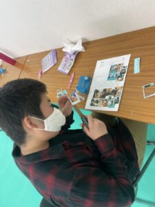 八王子活動を振り返る児童
