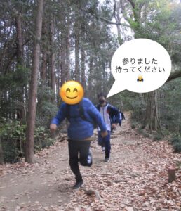 登山療育を行う児童