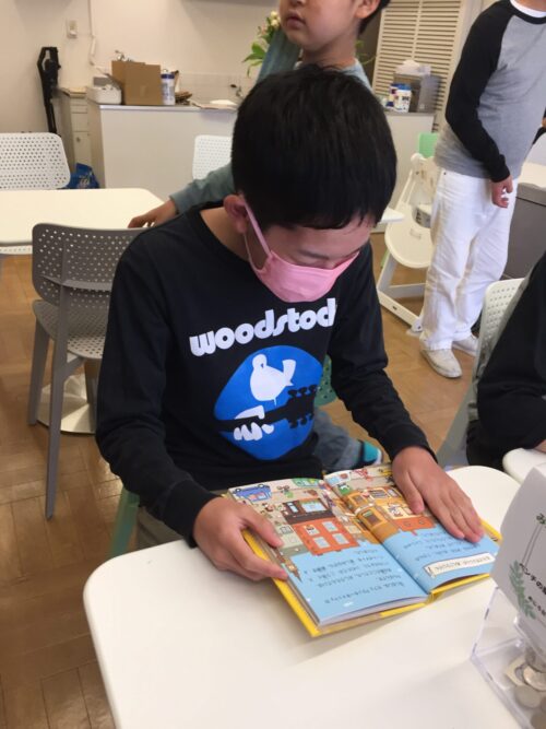 静かに読書