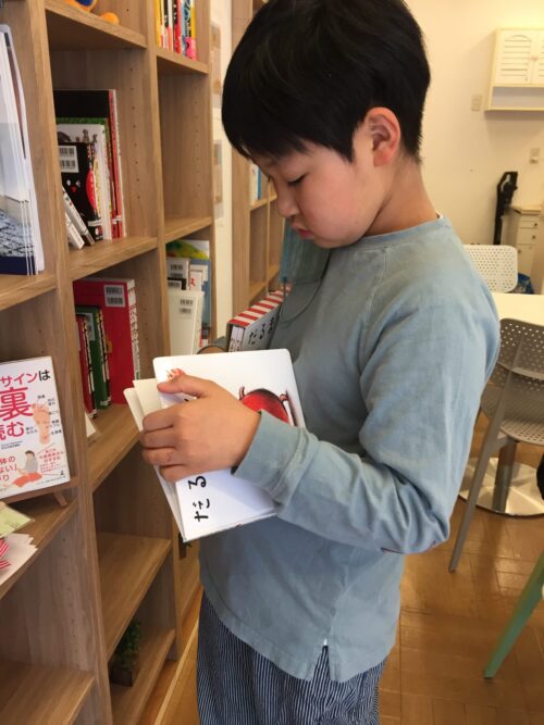 静かに読書