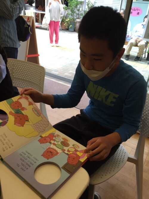 静かに読書